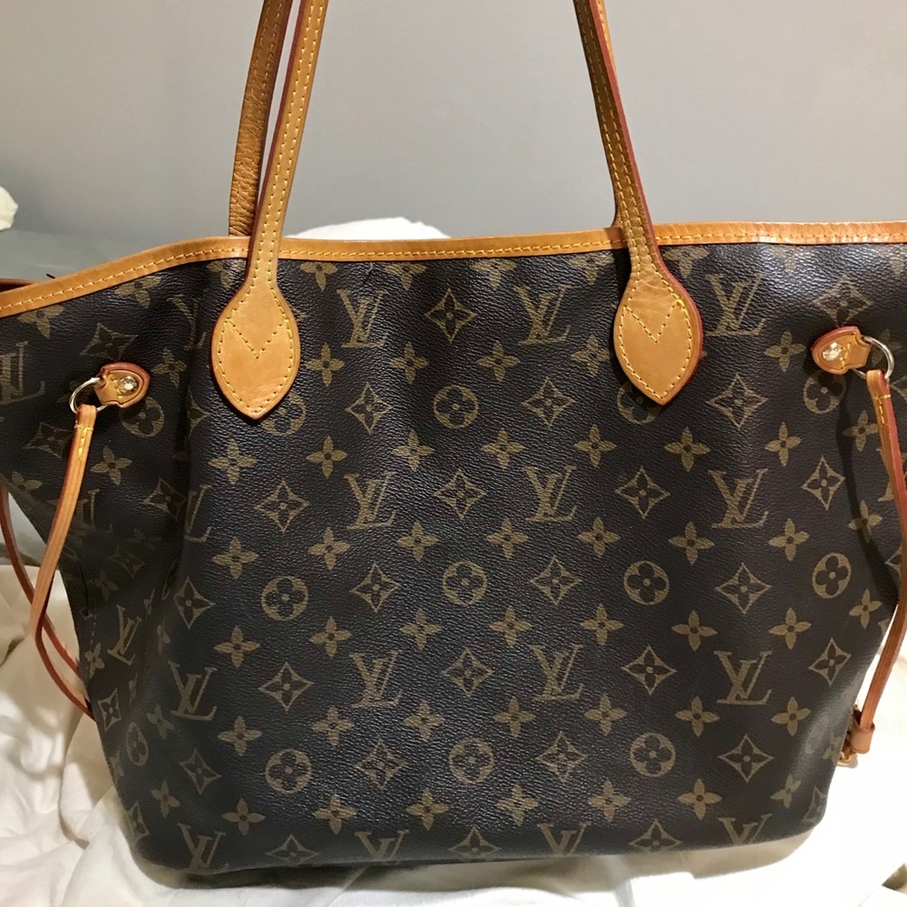 Louis Vuitton Monogram Neverfull Shoulder Bag